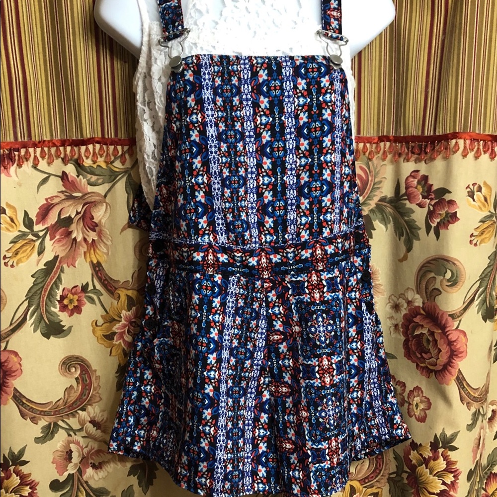 ( 🛍️ 2 for 8.00) Floral Bib Shorts